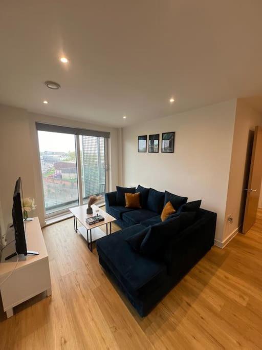 2 Bed Corner Apartment With Gym Manchester Exterior photo